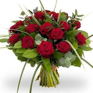 19 red roses with greenery | Flower Delivery Engels